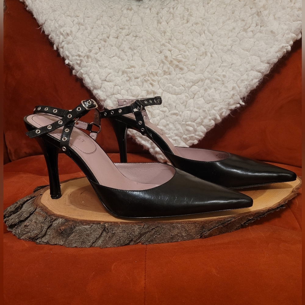 Nine West Pointed Heels size 8